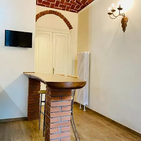 Exquisitely Renovated And Centrally Located With Free Parking *