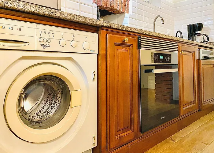 Exquisitely Renovated And Centrally Located With Free Parking