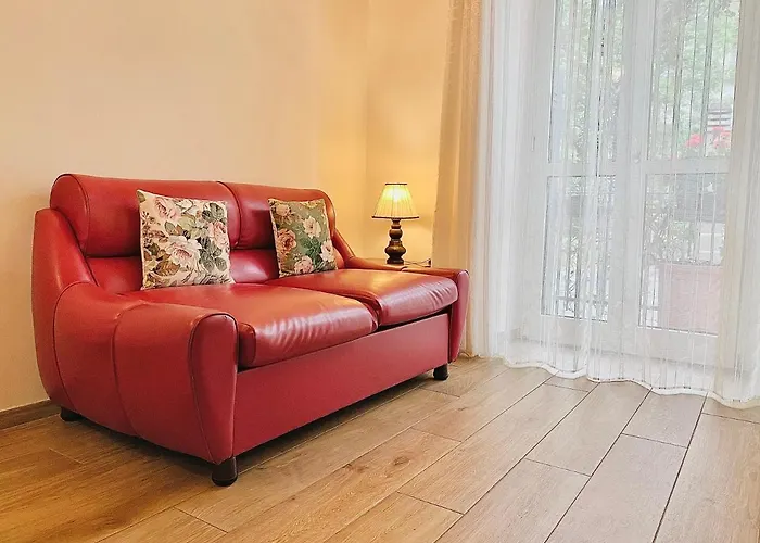 Exquisitely Renovated And Centrally Located With Free Parking *