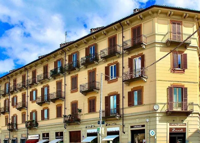 Exquisitely Renovated And Centrally Located With Free Parking Turin