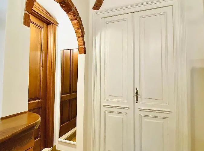 Exquisitely Renovated And Centrally Located With Free Parking Turín