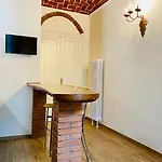 Exquisitely Renovated And Centrally Located With Free Parking *