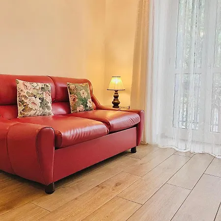 Exquisitely Renovated And Centrally Located With Free Parking *