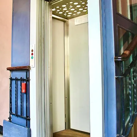 Exquisitely Renovated And Centrally Located With Free Parking * トリノ